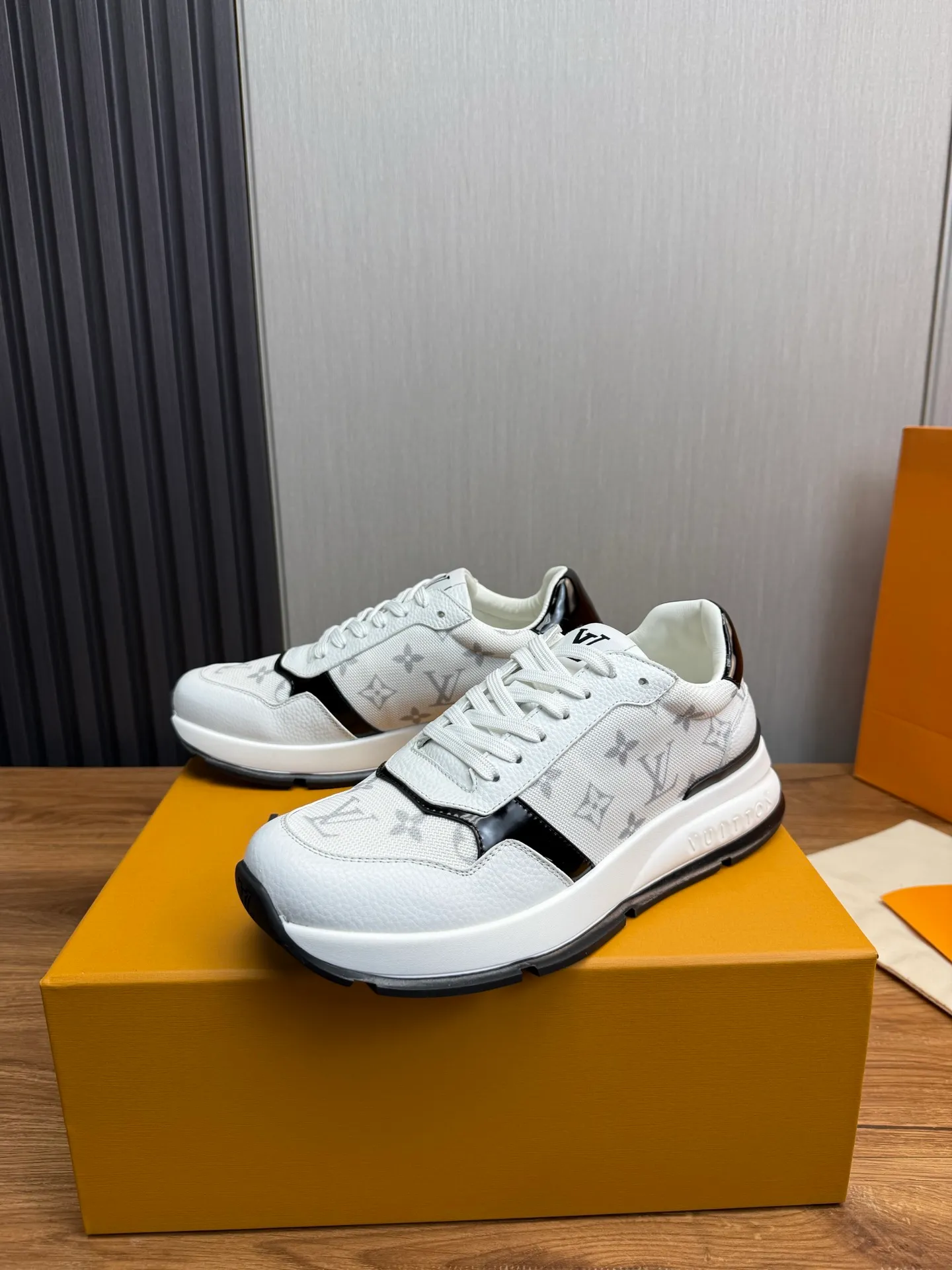 Men's shoes 💰800💰 LOUIS VUITTON [Luden Yiwei] Brand new trendy Lv is on the market 🎁, casual and fashionable men's shoes 👟Original 1:1 shipment✅ The upper is made of imported brand leather + cowhide lining, the original wear-resistant rubber outsole, the version is simple and elegant, exclusive for trendy men. 38-44 (customized at 38.45)